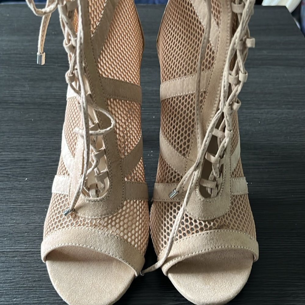 Beige heels  - Picture 3 of 3